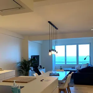Oskar Luxe Op Zeedijk Met Zeezicht Ostende
