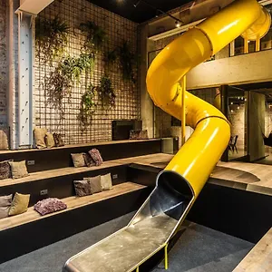 3* Hotel Upstairs